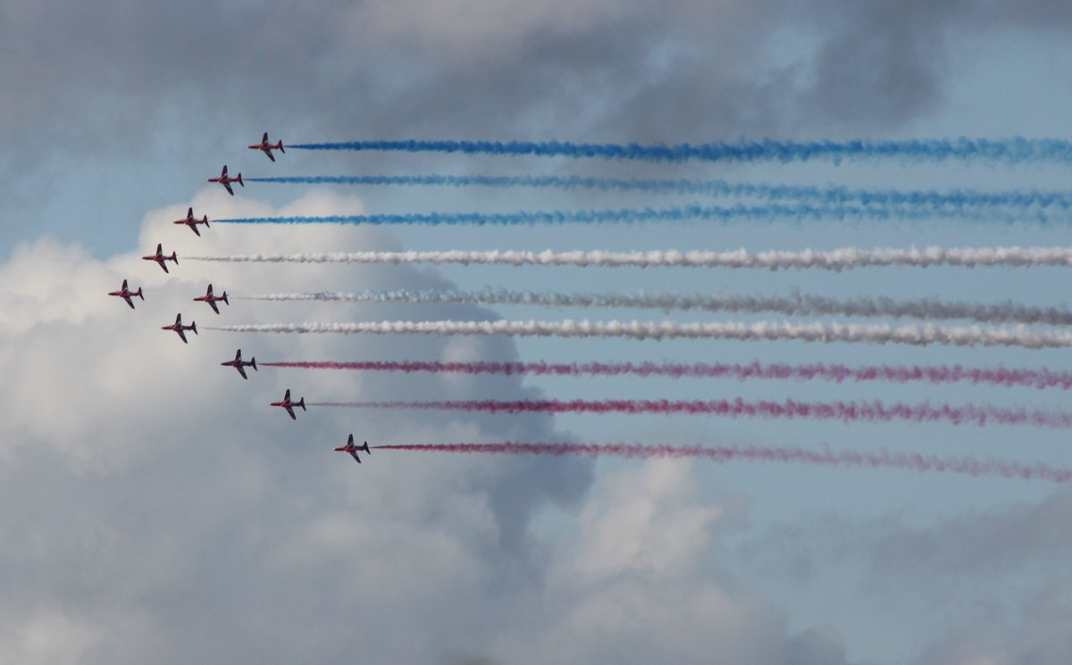 SaveScampton's tweet photo. the most wonderful thing about living in Lincoln - they are back just now - was in tears... #redarrows #itvcalendar #leannebrown @CllrmHill #lincslive @EdwardLeighMP https://t.co/uvFWLaJtyQ