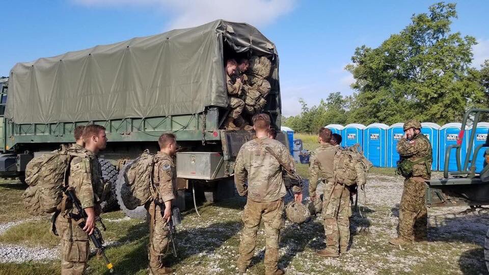 4CdnDiv4DivCA's tweet photo. #3RCR providing transport for @25thID during #ExARTICANVIL at Camp Shelby, Mississippi, USA.

#3RCR qui assure le transport de la 4th Brigade Combat Team (Airborne) 25th Infantry Division au cours de #ExARTICANVIL au Camp Shelby, dans le Mississippi, aux États-Unis. 
📸Cpl Scally https://t.co/MCszZSUkg9