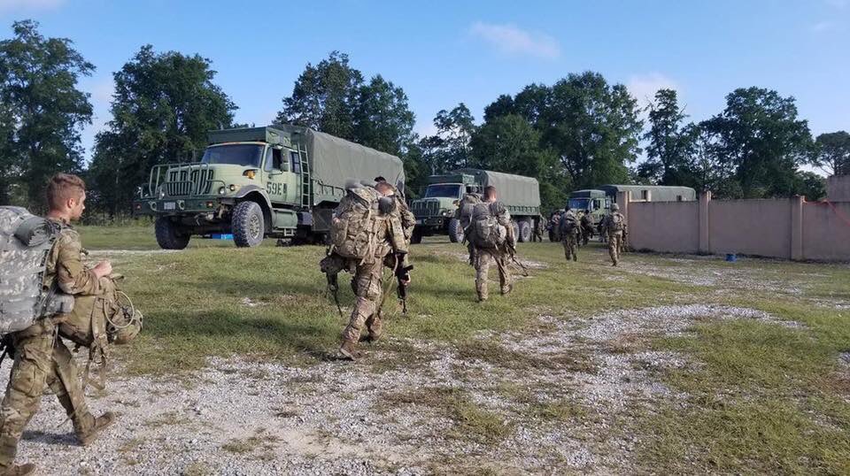4CdnDiv4DivCA's tweet photo. #3RCR providing transport for @25thID during #ExARTICANVIL at Camp Shelby, Mississippi, USA.

#3RCR qui assure le transport de la 4th Brigade Combat Team (Airborne) 25th Infantry Division au cours de #ExARTICANVIL au Camp Shelby, dans le Mississippi, aux États-Unis. 
📸Cpl Scally https://t.co/MCszZSUkg9