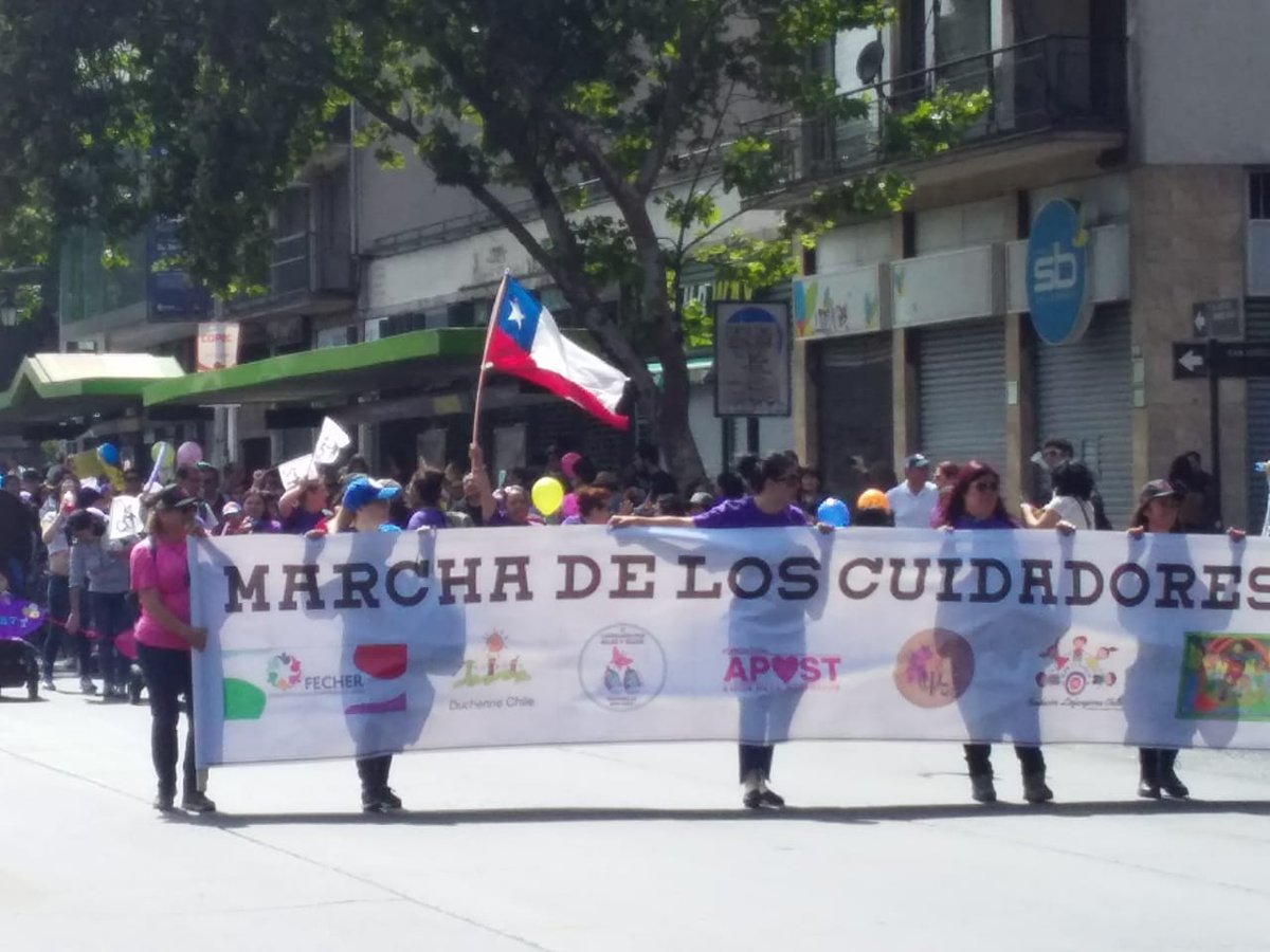 Algunas imágenes d la#1MarchadelosCuidadores realizada el 2018. Este año repetimos ✊ con más organizaciones adherentes, presencia en muchas + ciudades del país e inclusive la marcha se realizará en Argentina, México y Perú. 
#TodosSomosoSeremosCuidadores
#Sumate
#MarchaFamiliar