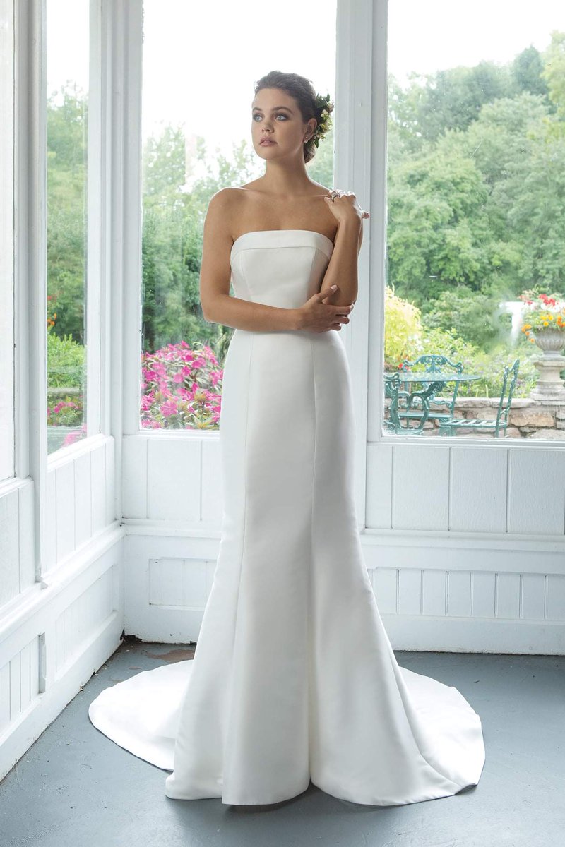 Semplicità è sinonimo di bellezza!
➡️ Abito nuova collezione Lillian West. #matrimonio #bridal #wedding