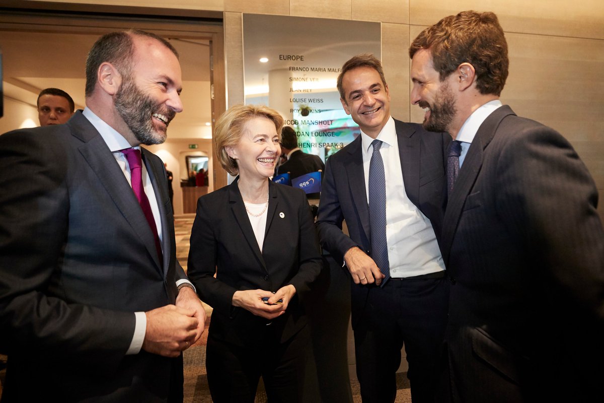 Στο περιθώριο της συνόδου του @EPP με τη νέα πρόεδρο της Ευρωπαϊκής Επιτροπής @vonderleyen, τον πρόεδρο του Λαϊκού Κόμματος της Ισπανίας @pablocasado_,τον πρόεδρο του @EPPGroup, @ManfredWeber, τον Π/Θ της Ιρλανδίας @LeoVaradkar και τον πρόεδρο του ΕΛΚ @JosephDaul. #EPPSummit