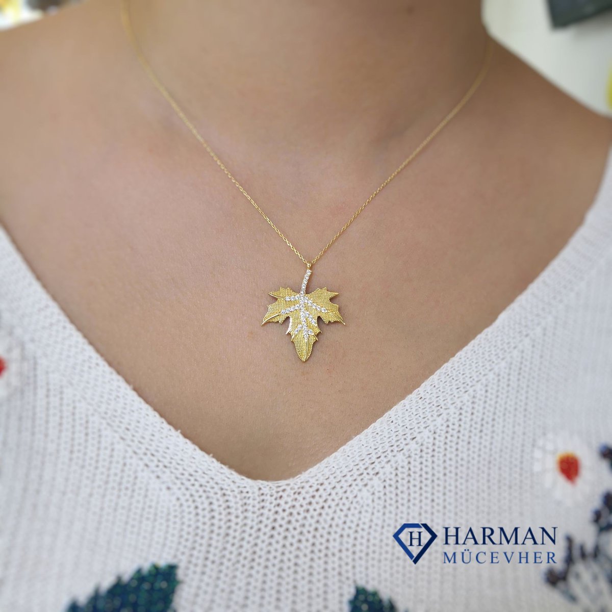 ÇINAR YAPRAĞI ALTIN KOLYE
harmanmucevher.com/kategori/kolye
#harmanmucevher #harmanjewellery #harmanjewelry #gold #altın #goldnecklace #altınkolye #tasarımkolye #altinkolyemodelleri #leafnecklace #çınaryaprağıkolye #yaprakkolye #goldesign #instagold #happybirthday #love #gift #aşk #hediye