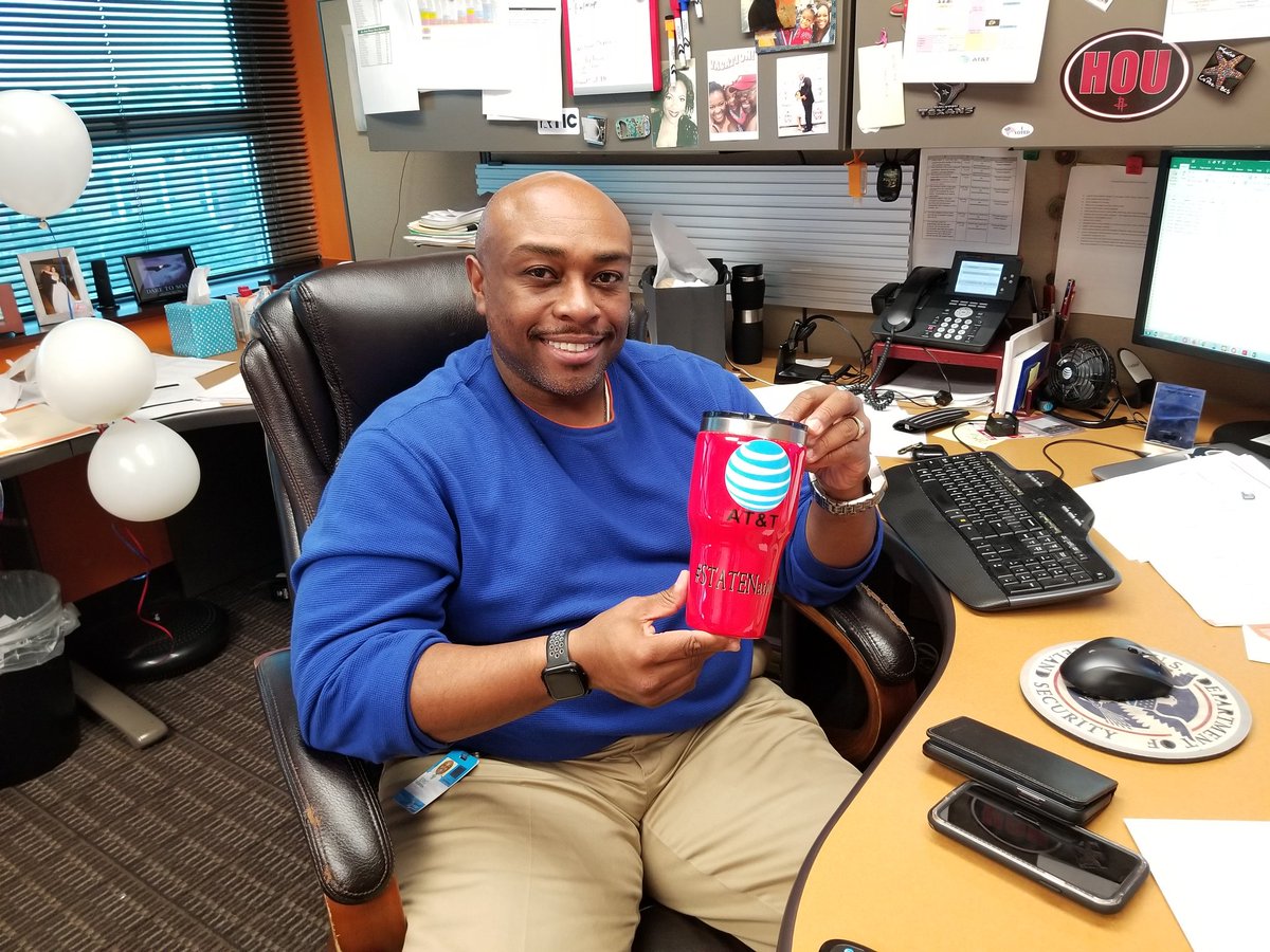 210Collectors's tweet photo. Happy Boss's Day to Associate Director @es2346
#nationalbossday #lifeatatt #samakesitso https://t.co/ZnfYyHpLyd
