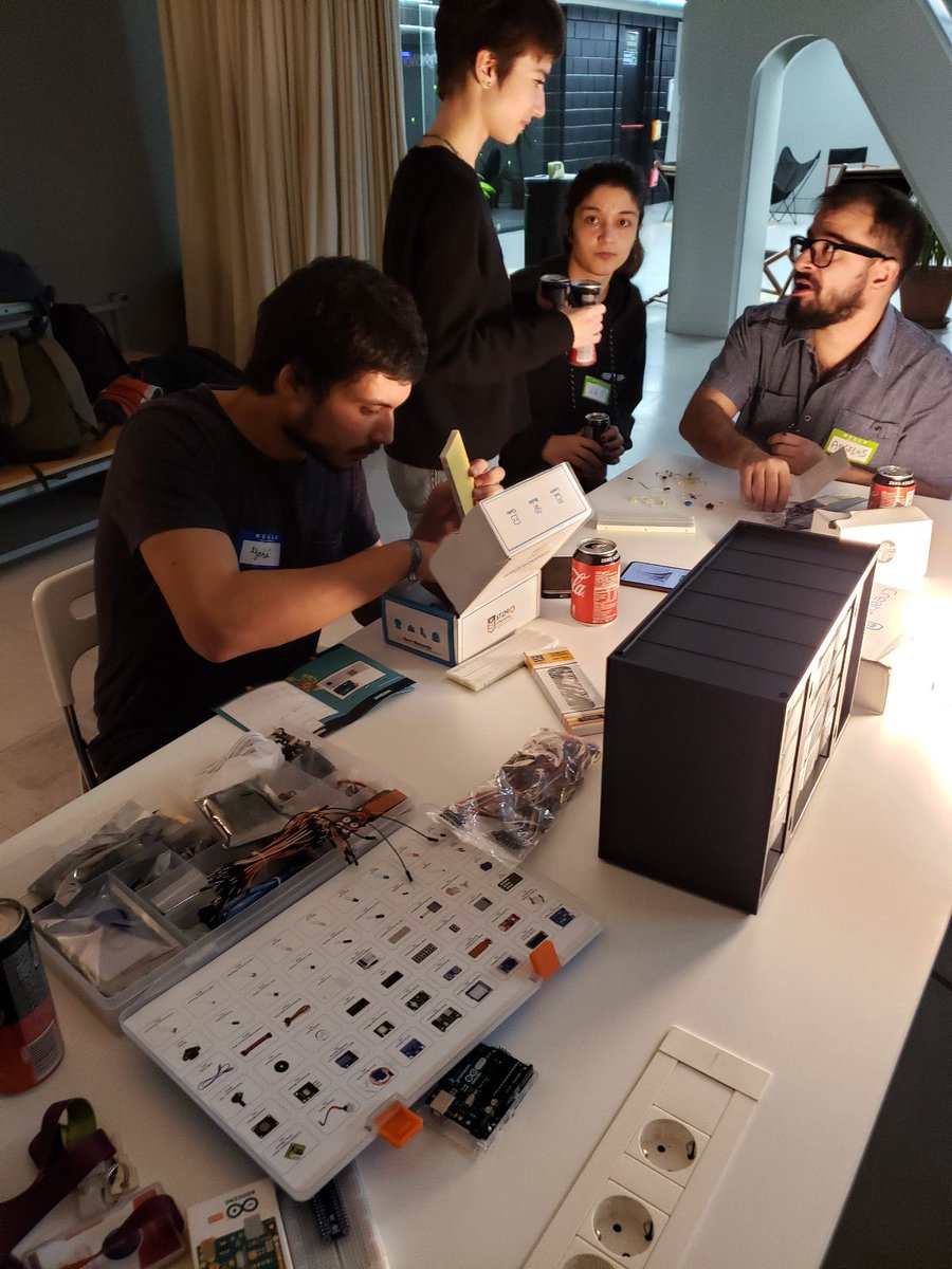 hardwarehacklab's tweet image. Last night&apos;s crowd at  #HardwareHackLab #Barcelona was mostly focused on electronics and playing around with #arduino kits.

Join us in two weeks for the next session.