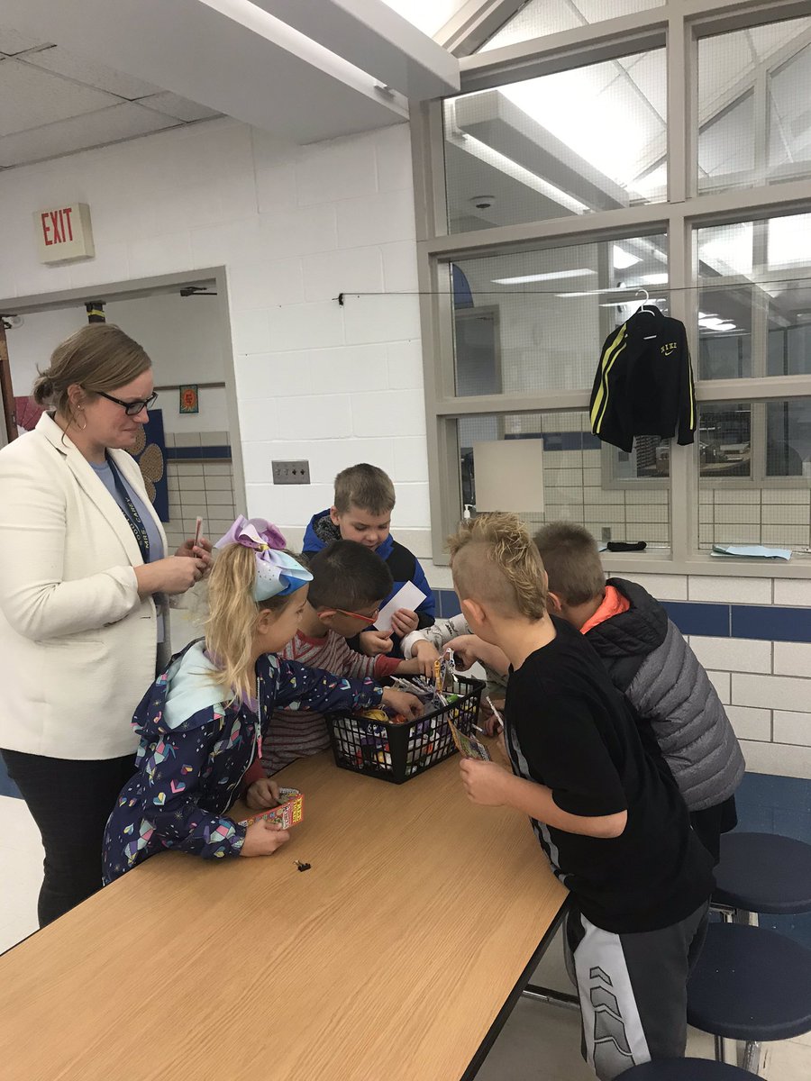 MsWilliamsFLPS's tweet photo. Congratulations to Bus 50 for winning Bus of the Month!  #PBIS #BusoftheMonth #TheBulldogWay @MrsCareyFLPS  @FLBulldogs https://t.co/7akUXdkT6G