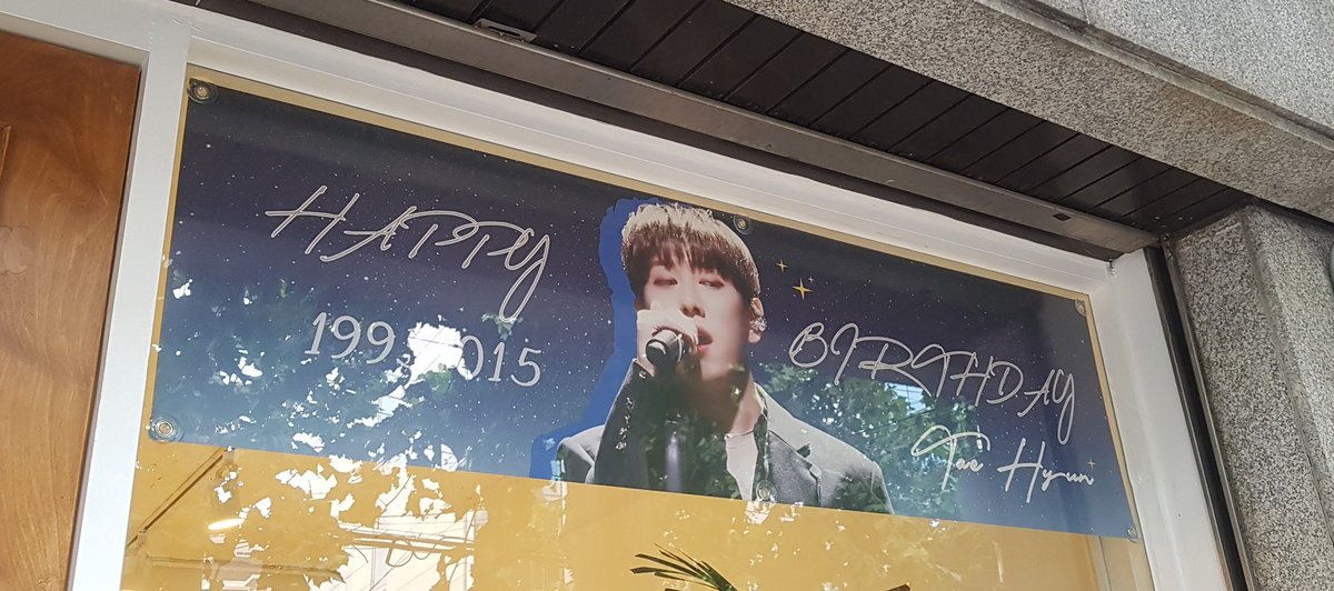 sg02118's tweet photo. 191016 효니투어2
홍대 커피볶는 김대리
김대리도 사람이없어 혼자 효니 생일파티를했죠..😄
효니얼굴 실컷 봤답니당
케이크는 다람쥐에게 미안해를 외치며 맛있게..냠냠
@HBD_RTH
#노태현 #ノテヒョン  
#ROHTAEHYUN
#ROHTAEHYUN_PARTY 
#HAPPY_TAEHYUN_DAY
#람쥐대장_27번째_잔칫날 https://t.co/tp2nsUqWh4