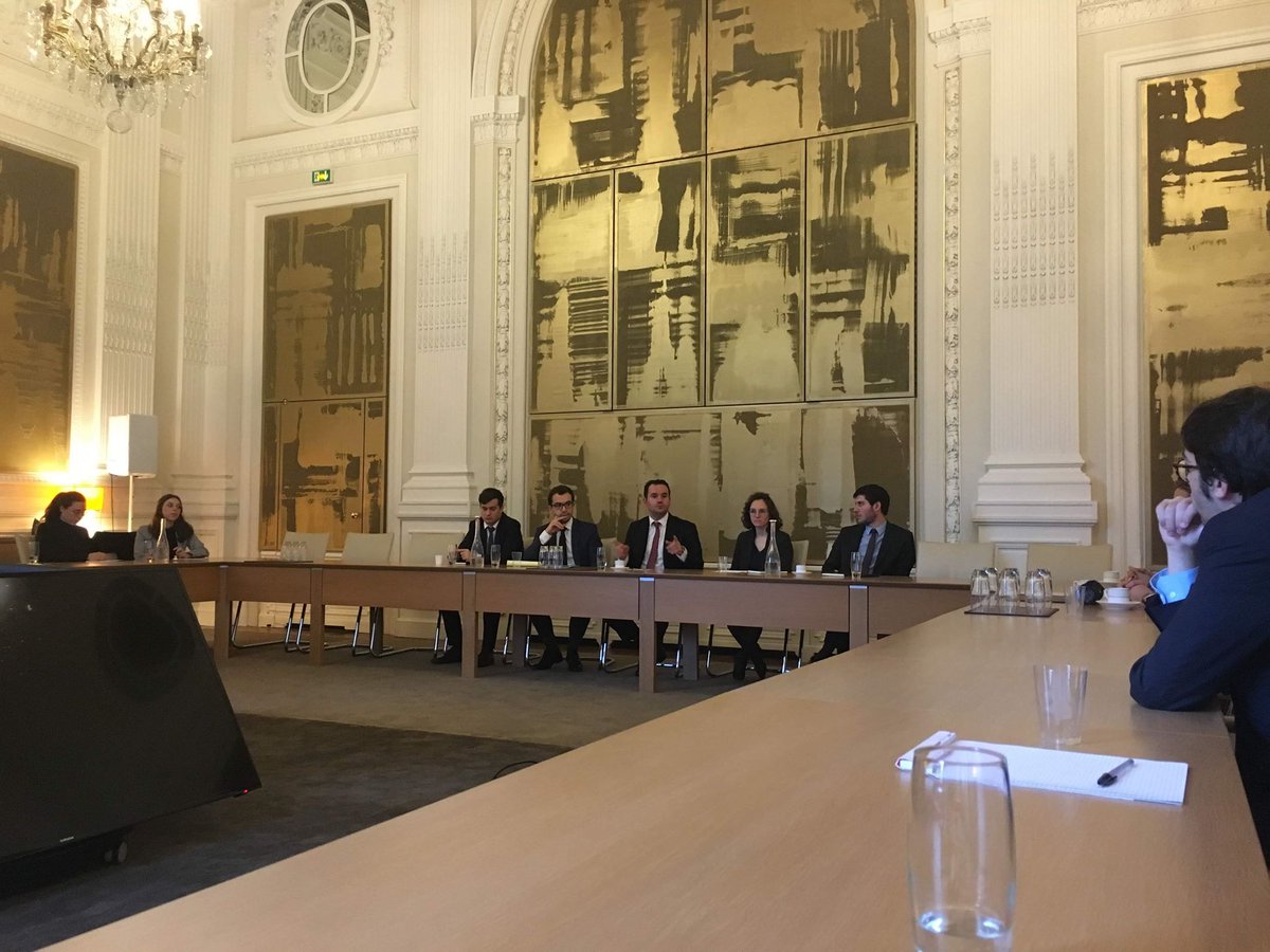 Assas_DPE's tweet photo. Les étudiants du M2 DPE ont eu l'honneur d'être accueillis dans les locaux de Clifford Chance Paris.

Sincères remerciements à Gauthier Martin, associé, Clément Fricaudet et Elise Mayer, collaborateurs, et Damien Kebdani et Antoine Beaux, juristes, pour ces échanges stimulants ! https://t.co/n7C9vVIUqN