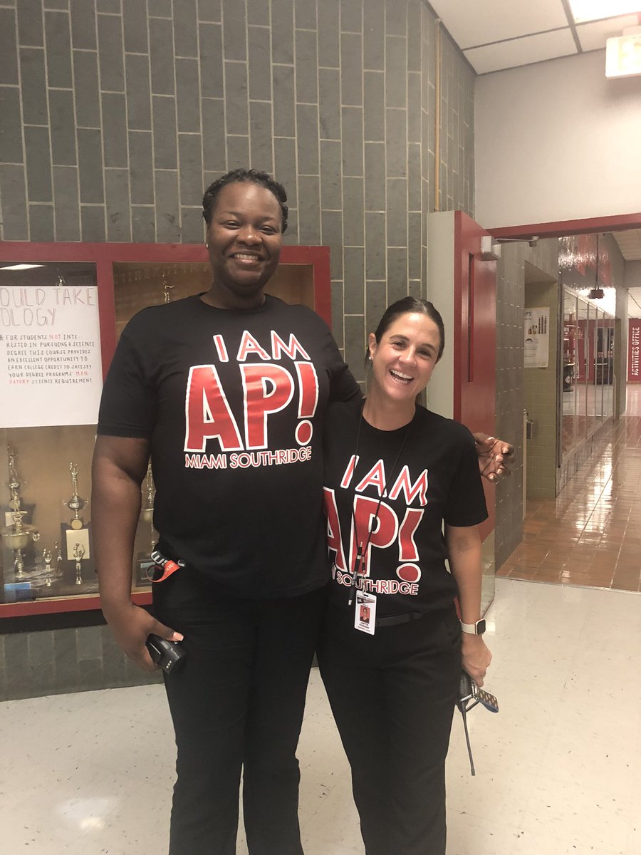 JoetteViggiano's tweet photo. “I am AP” week continues! 👀 our AP @SR_APSingleton and #APSpanishLanguage and #APSpanishLiterature teacher Ms. Mora! AP BBQ and college presentation later! Stay tuned for more pictures! @MDCPSSouth @MDCPS @NMSI @CollegeBoard https://t.co/ouP6Xi0Xie
