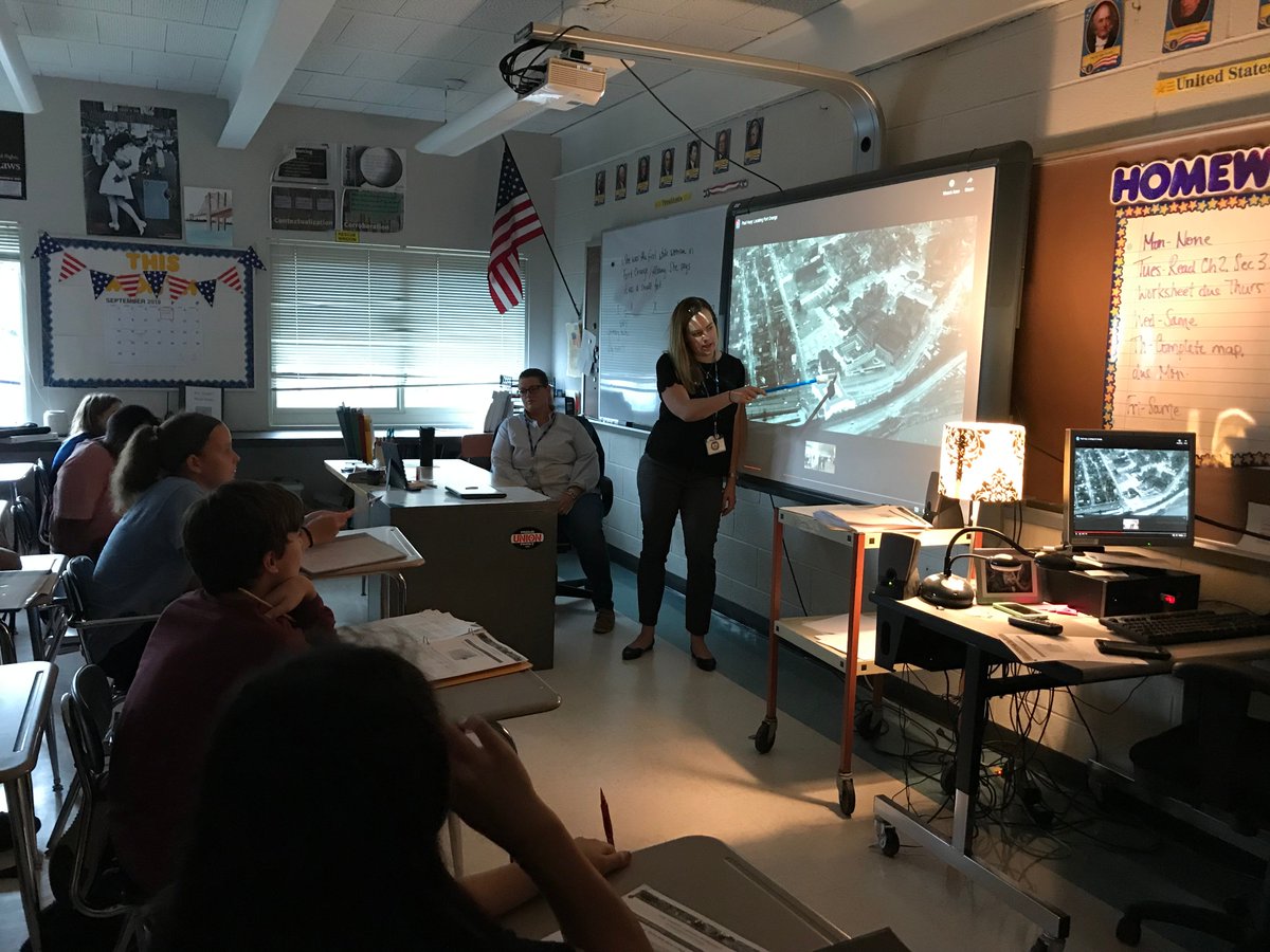 nysmuseum's tweet photo. State Museum educators recently visited a 7th grade class at Goff Middle School in East Greenbush. Their teacher consulted on the Museum’s “Fort Orange Educational Guide”, an online resource for educators funded by a grant from @DutchCultureUSA program administered by @NLinNY. https://t.co/pEMXEVeZja