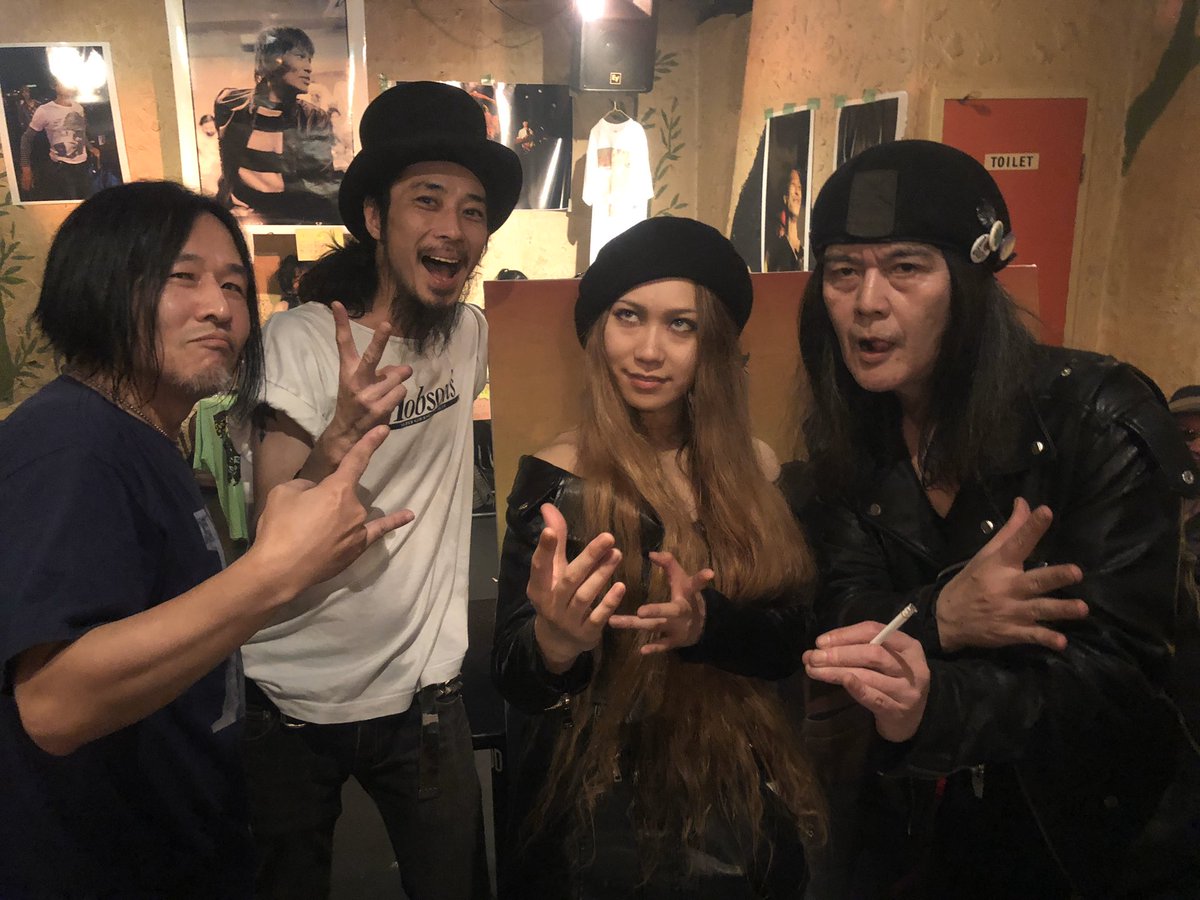 enn_official_tw's tweet photo. 新大久保アースダム。
たくさんのお客さん、たくさんの酔っぱらい。
ENN、ヤりきりました。
アリガトでした。 https://t.co/VP9pS6GZNR