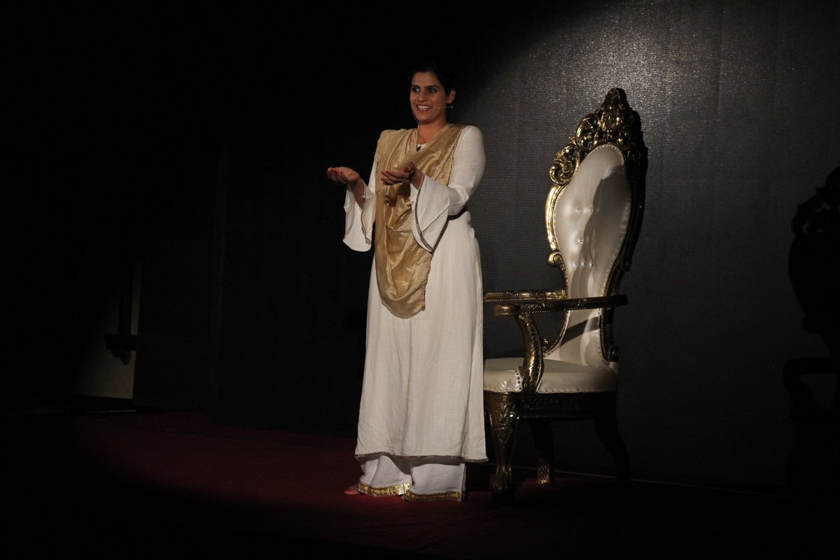 WomanUpSummit's tweet photo. 'Chuimui': A performance by @shashwitasharma, based on a short story by Ismat Chughtai.

#WomenMeanBusiness #WomanUp #WomanUpSummit #Summit2019 #Jaipur #JaipurEvents #JaipurSummit #JaipurWomanUpSummit #WomenAtWork https://t.co/mApBHl9yeq
