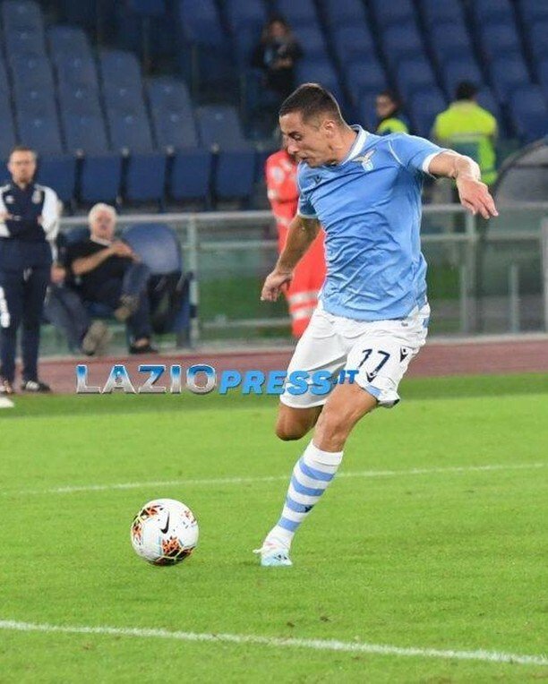 laziopress's tweet photo. Compie oggi 27 anni l'esterno biancoceleste @adamarusa17 . In occasione del suo #compleanno la #Lazio, attraverso i social ufficiali del club, ha fatto gli auguri al montenegrino con il seguente messaggio: "Buon compleanno ad Adam #Marusic che spegne 27 candeline". #happybda… https://t.co/gY3mvruOk2