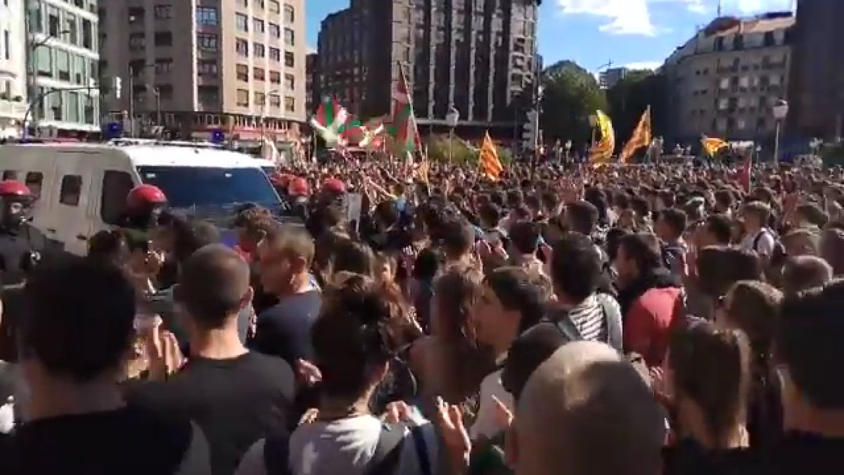 _leidseplein's tweet photo. Bilbao, Vigo, Madrid, Valencia. 
Lo dejo por aquí porque en los Telenoticias no lo veréis. https://t.co/CBPAug9BaB