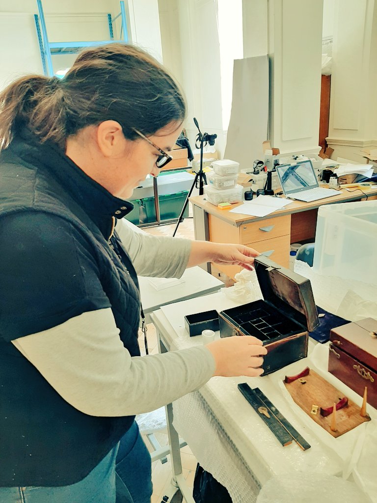 GMMedicalMuseum's tweet image. Just left a portable medicine chest and box for a brass douche with @drakonheritage. Fingers crossed @PietaGreaves can work her magic and restore them to their former glory. 🤞🏼🤞🏾🤞#conservation #MuseumObjects