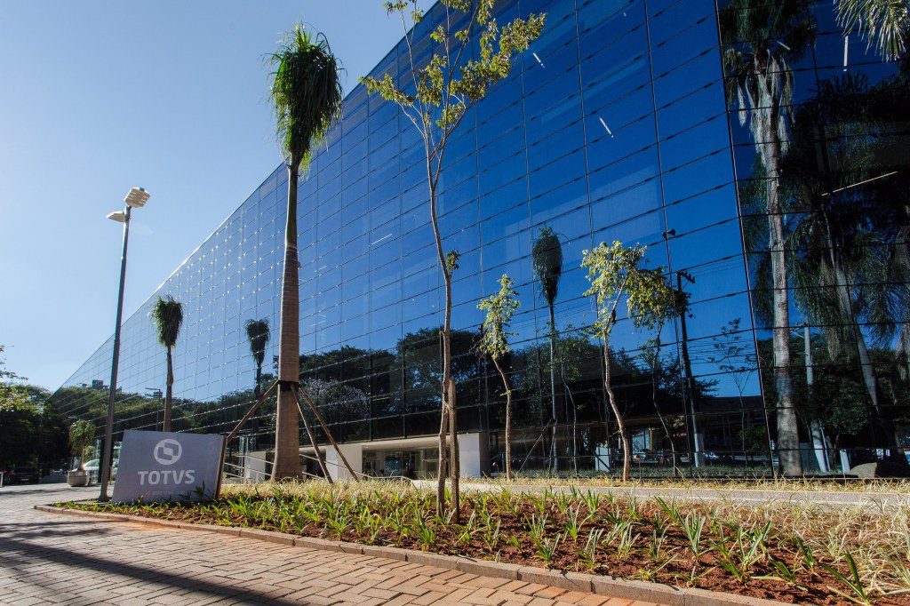 MUITO ALÉM DO ERP revistacultnet.com.br/2019/10/17/mui…