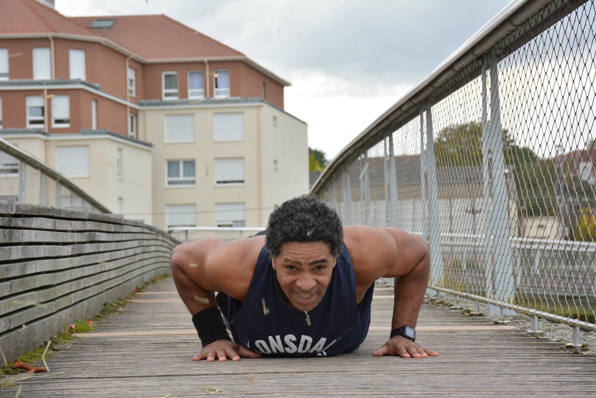 anzaya_khan's tweet photo. #anzayakhan #korana #pushup #vienspousser #serenityfoto #streetshaolin #pushupinthewind #shaolinspirit #workout #fitness #pousserdanslezef #workoutroutine #fitnesslifestyle #gasyfamily #madagascar #martinique #lawhayts #highpushup https://t.co/iaOIN0kmMH