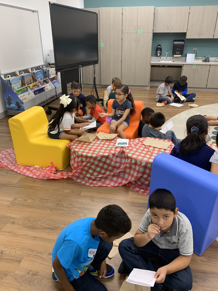 Mrs_SLamar's tweet photo. Here’s a creative space! We had a publishing picnic to share our final drafts in writing! #BeAHooverHero @CyFairISD @HooverCFISD #CFISDspirit https://t.co/N0P75KPJrw
