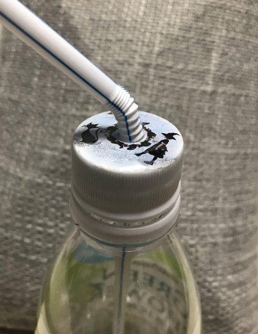 芸能人が飲んでるペットボトルのキャップにストローはどうやって作る 来週はきっと晴れ