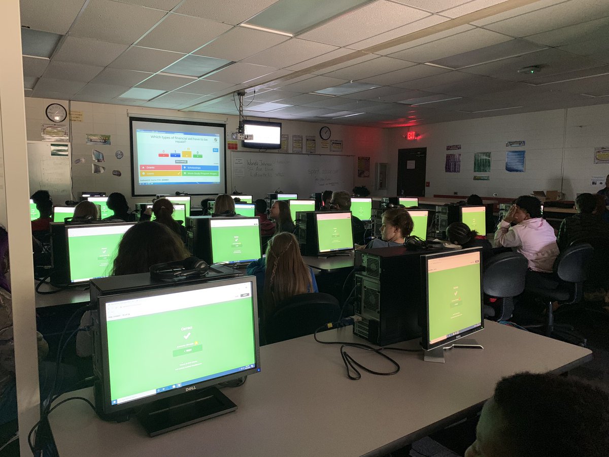 MrsLauraAnglin's tweet image. College Knowledge game with Career Prep students @chambers_tech!