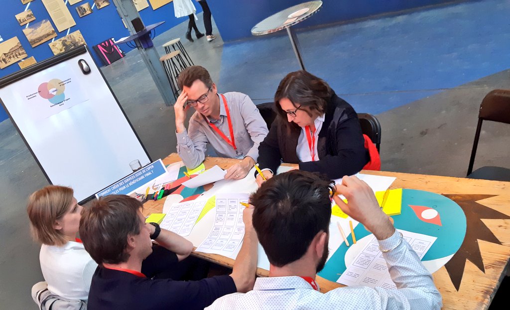 Marion_Vandamm's tweet photo. Journée #ThematixData #DataGrandLyon aux @HallesFaubourg. Producteurs et utilisateurs de #donnees cherchent ensemble des solutions pour faciliter la diffusion et la réutilisation des données en #opendata 
#datacirculation #DataEnergie https://t.co/SePQma6NJb