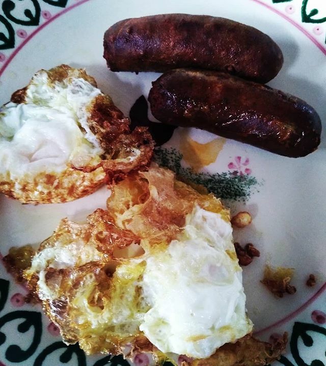 yoneron1's tweet photo. Huevos fritos criados en libertad descontrolada con chorizo de jabalí. #canneron #delcampoalacazuela https://t.co/mvNMTKTSJE https://t.co/yuTG9G8Xxy