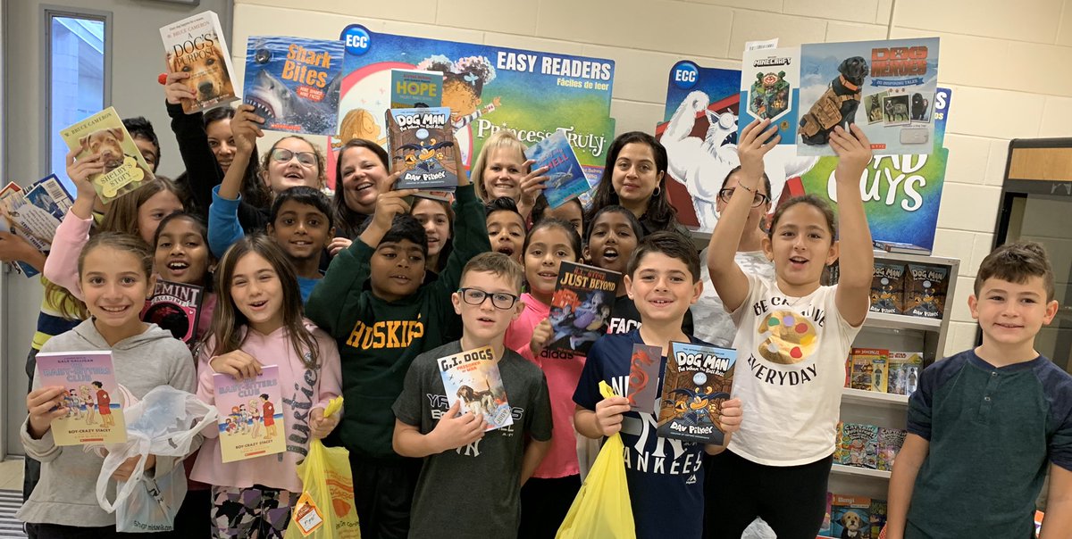 Forst4th's tweet photo. We ❤️ our Scholastic Book Fair volunteers! #ourvolunteersareawesome #readingrocks #Hilldalehuskies @HilldaleSchool  @MontvilleTwpSch https://t.co/hWNf88bxdU