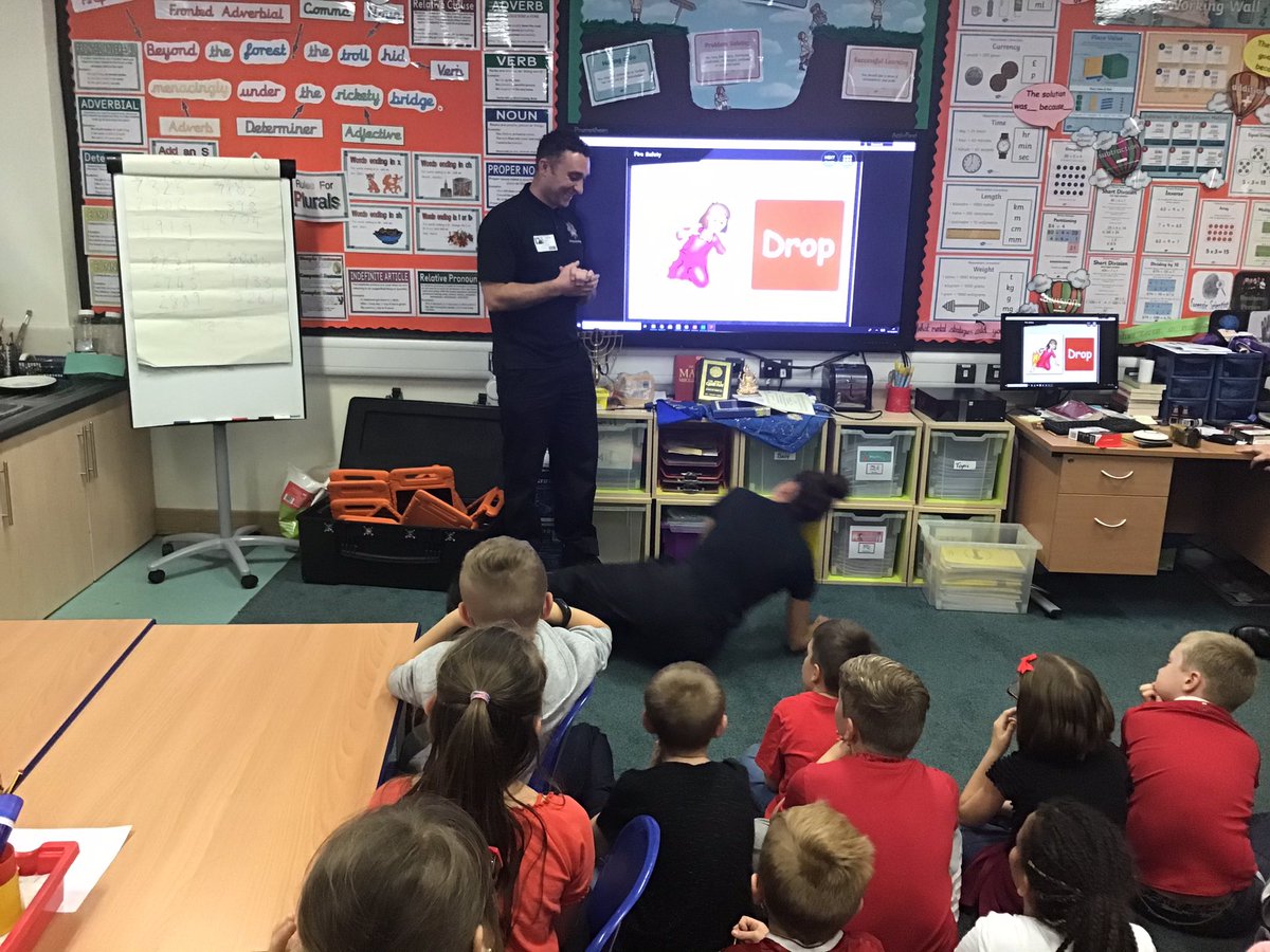 9Barcroft's tweet photo. @WillenhallFire have been in school today to teach Year 4 pupils about Fire Safety with their ‘Sparks’ session. Thank you, pupils really enjoyed it. https://t.co/6dQT67rUvy