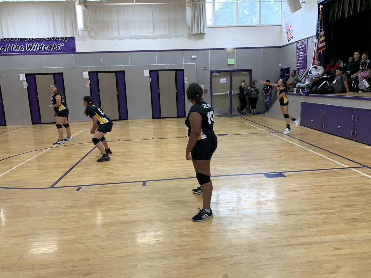 No_1_Secretary's tweet photo. Great game @sheldoninnovate it was a close loss. 25-22 DAW. 25-19 Sheldon then 17-19 DAW https://t.co/SzijgBXObZ