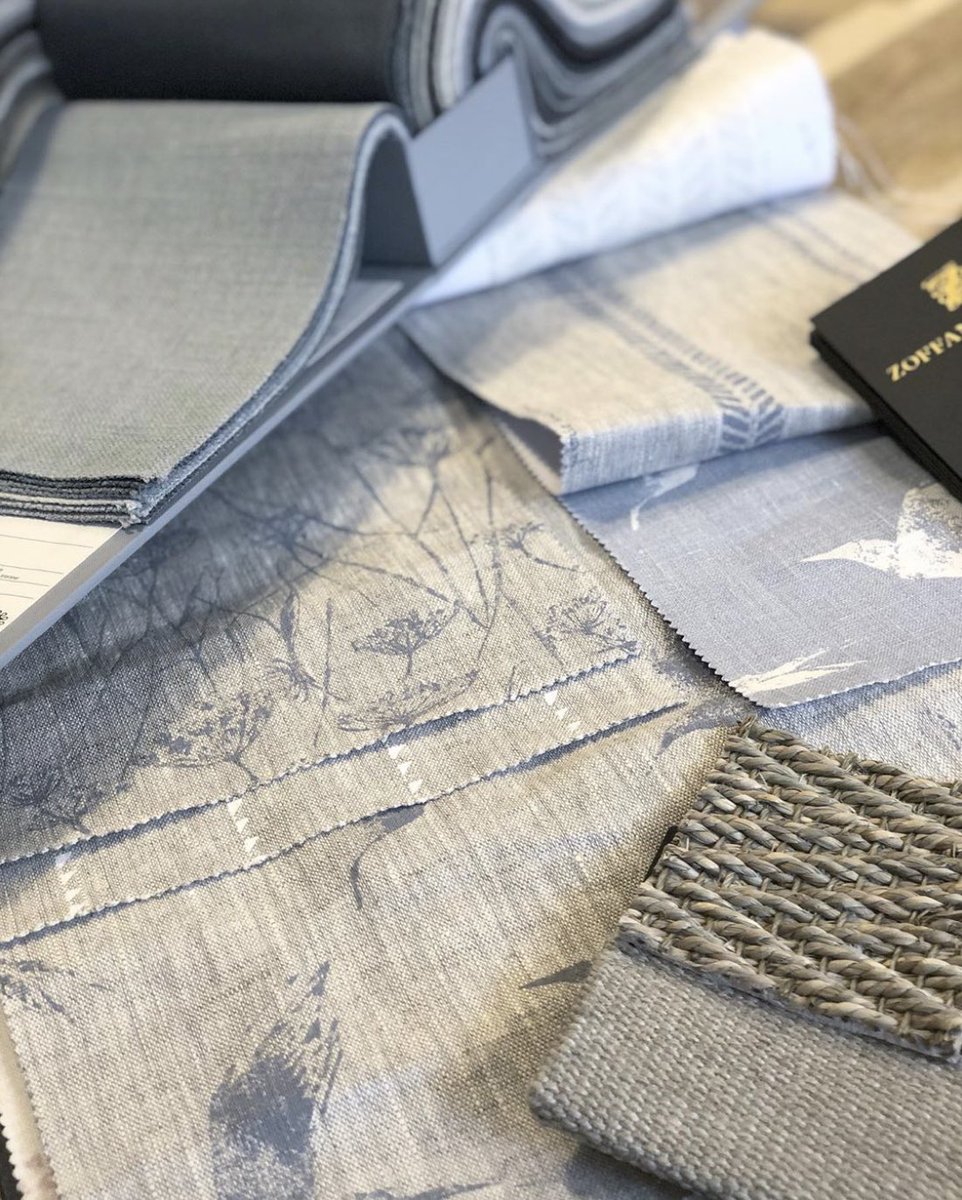 CrucialTrading's tweet image. Sharing this beautiful interior scheme by ‘roomswithaview’ featuring our Seagrass Herringbone Classic floorcovering. We cannot wait to see more of the project. #materialsboard #sampleboard #interiordesign #interiordecor #homedecor #roomswithaview #floorcovering #flooring #carpet