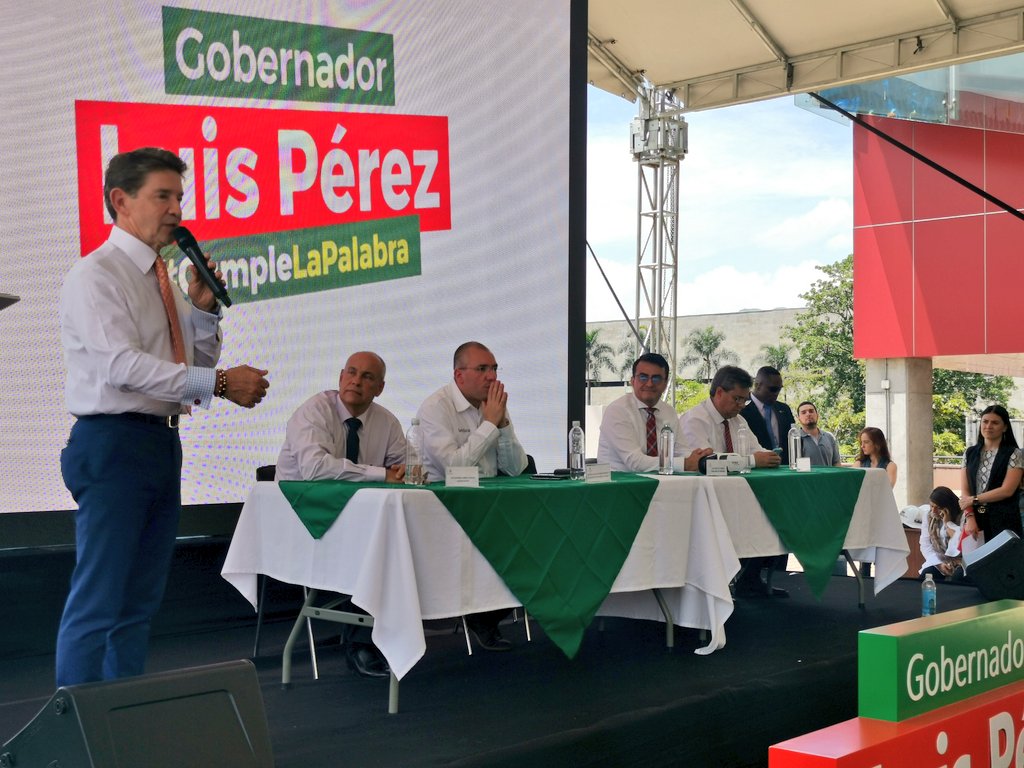 La puesta en línea de la <a href="/IUDIGITAL/">IUDigitalDeAntioquia</a> marca un hito en el avance vertiginoso de una sociedad que se abre paso al futuro. Cerrando brechas de inequidad y generando transformación a través de procesos educativos, aportando no solo al desarrollo de Antioquia, sino de toda Colombia.