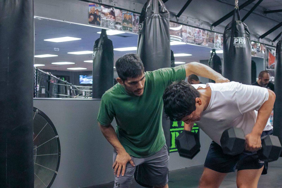 fightsyndicate_'s tweet photo. Strength and conditioning class is Tuesdays - Thursdays with Coach @The_warrior_juarez 
-
If you have any questions about our Strength &amp; Conditioning class, comment below, DM us or ask Coach next time you're in!
-
📸: @whoiscurly https://t.co/gvPasoeEvg