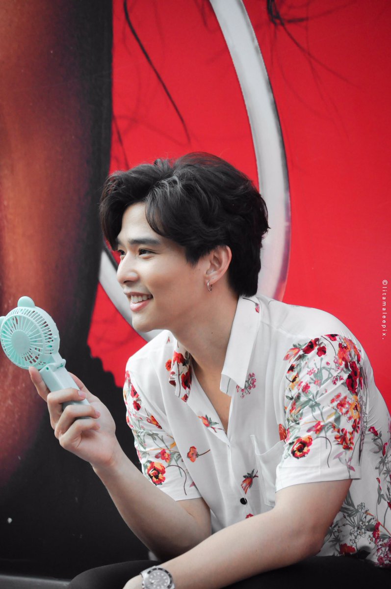 litamalee's tweet photo. แสงแดดยังแพ้ความน่ารักของเธอเลยมานุด 🥰
@lee_thanat 

#Lee_Thanat 
#หนูมาลี 
#litamaleepix https://t.co/EWRxNqyDjF