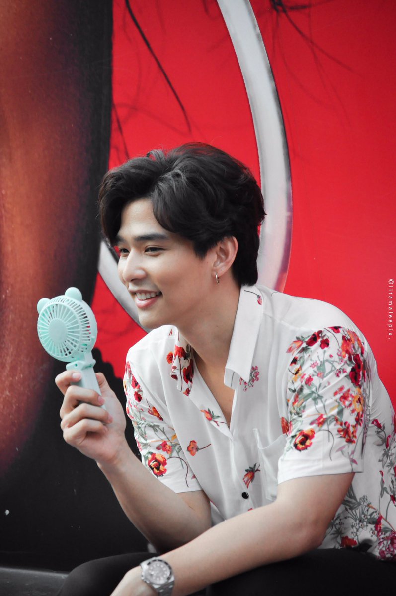 litamalee's tweet photo. แสงแดดยังแพ้ความน่ารักของเธอเลยมานุด 🥰
@lee_thanat 

#Lee_Thanat 
#หนูมาลี 
#litamaleepix https://t.co/EWRxNqyDjF
