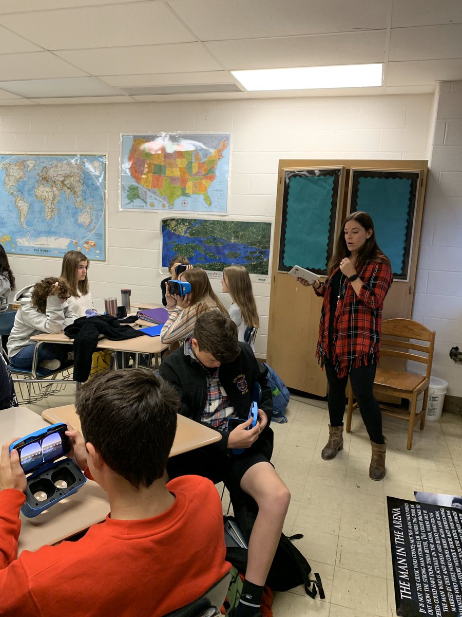 cf_BeAmazing's tweet photo. @corinnpowers leads the APUSH class on an Expedition to Philadelphia and New York! Making connections with Hamilton’s role in ratifying the Constitution! 😎🌎😊 #cfevs https://t.co/YSVq3RrE8V