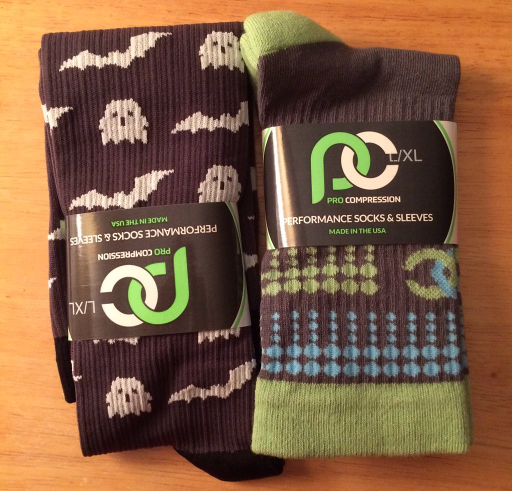 wortholomew's tweet photo. Spooky but #GoodMailDay yesterday. Looking forward to some runnin' & livin' in these.
#KeepItTight @procompression #procompressionambassador #Socks #Boo #Halloween #PCLifestyle #Monterey #SockGame #Runner #RunChat #sponsored https://t.co/ii4gs9iJY8