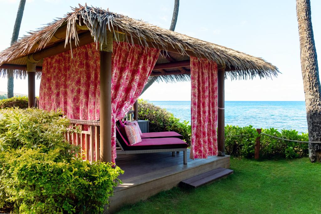 For #BreastCancerAwarenessMonth, @HyattRegency Maui is making it easy for guests to give back to the <a href="/SusanGKomen/">Susan G. Komen</a> organization by purchasing limited-edition pink-themed cabanas, participating in their annual Hyatt Maui Paddle for a Cure, and more. spr.ly/60101EiVC