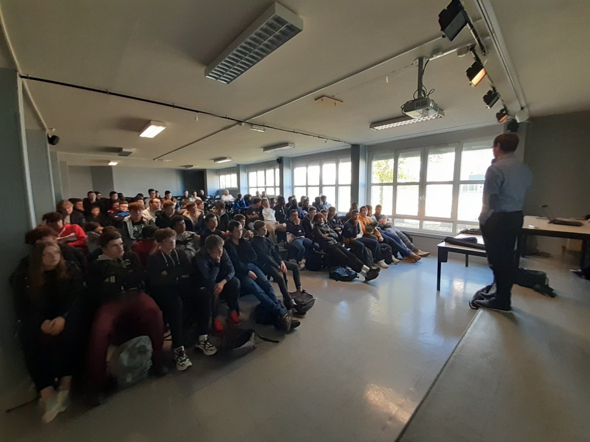 [#RouteDesEnergies] porté par <a href="/NdieEnergies/">Normandie Energies</a>  bat son plein ! 300 élevés au lycée <a href="/schuman_perret/">Lycée Schuman Perret</a> rencontrent les métiers de la maintenance et de la chaudronnerie avec <a href="/EDF_Paluel/">EDF Paluel</a> <a href="/ABMI_fr/">ABMI</a> <a href="/Bouygues_ES/">Bouygues Energies & Services</a>. 30 d'étudiants du lycée #PabloNeruda découvrent les métiers de <a href="/Serapid_Europe/">SERAPID Group</a>