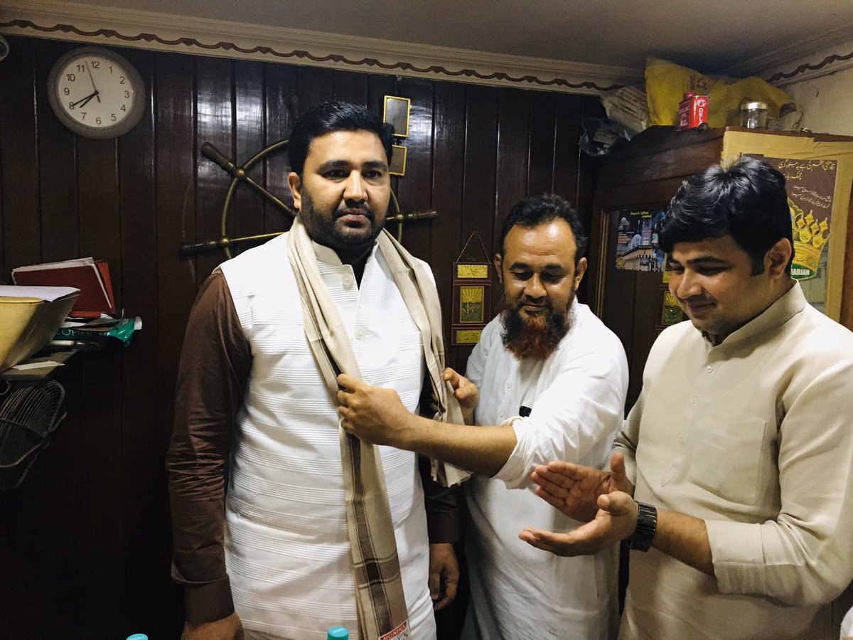 BawaMiya's tweet photo. Welcome to my office @hajiarfatshaikh and @wasimkhan0730 #mumbaibjp #MaharashtraElections2019 #Maha4BJP @ShahnawazBJP @FinMinIndia @mohdfaruqueazam @AmeetSatam @MPLodha @ShelarAshish @mohitbharatiya_ @ShalakaSalviBJP @Dev_Fadnavis @kbq4bjp @naqvimukhtar @qbik_imran @BJP4India https://t.co/os5vFI5uDB