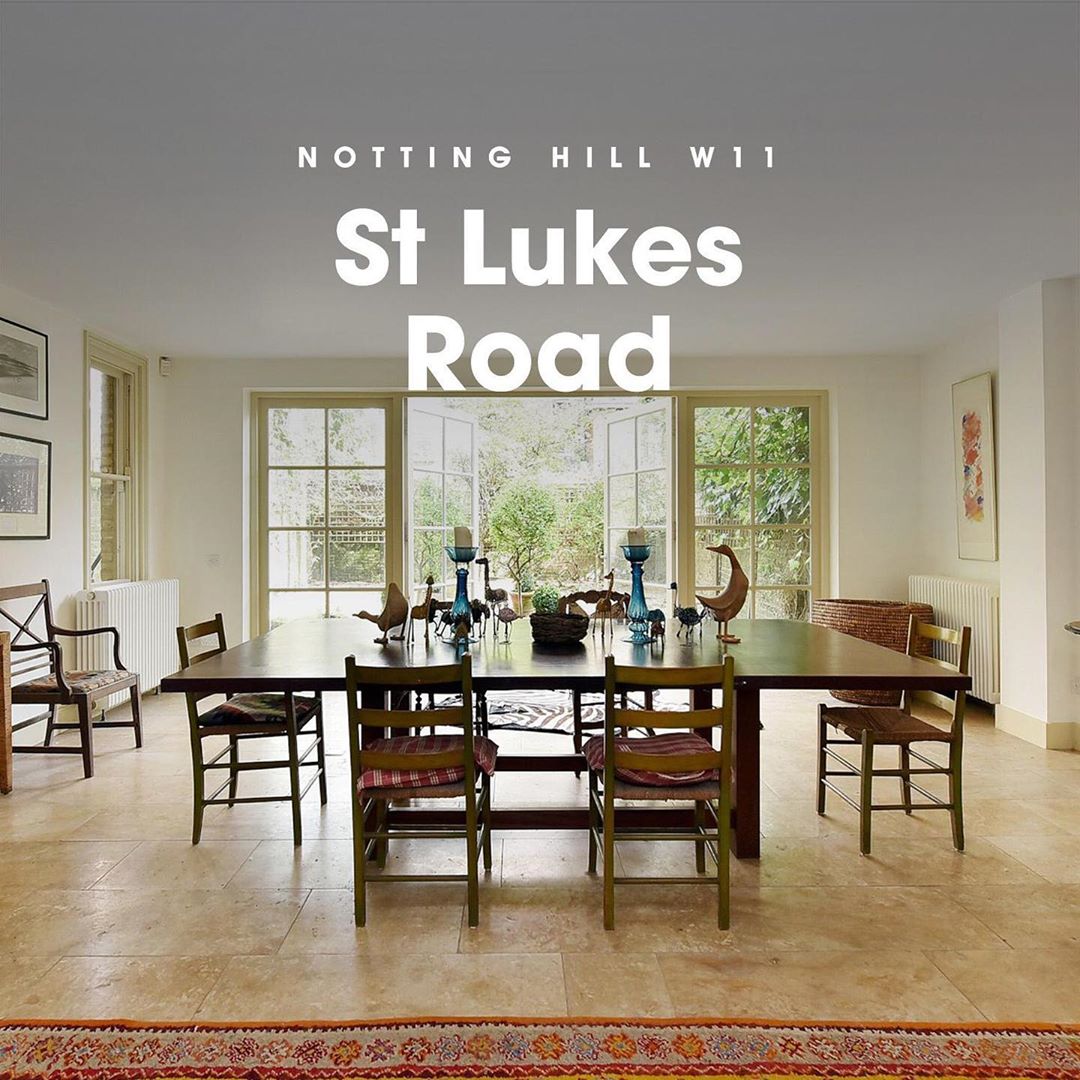 A truly stunning dining area! Is anything better than having a feast right next to a large outdoor space with open patio doors?😍

#kitchendesign #kitchen #modernhomes #remodel #luxurylifestyle