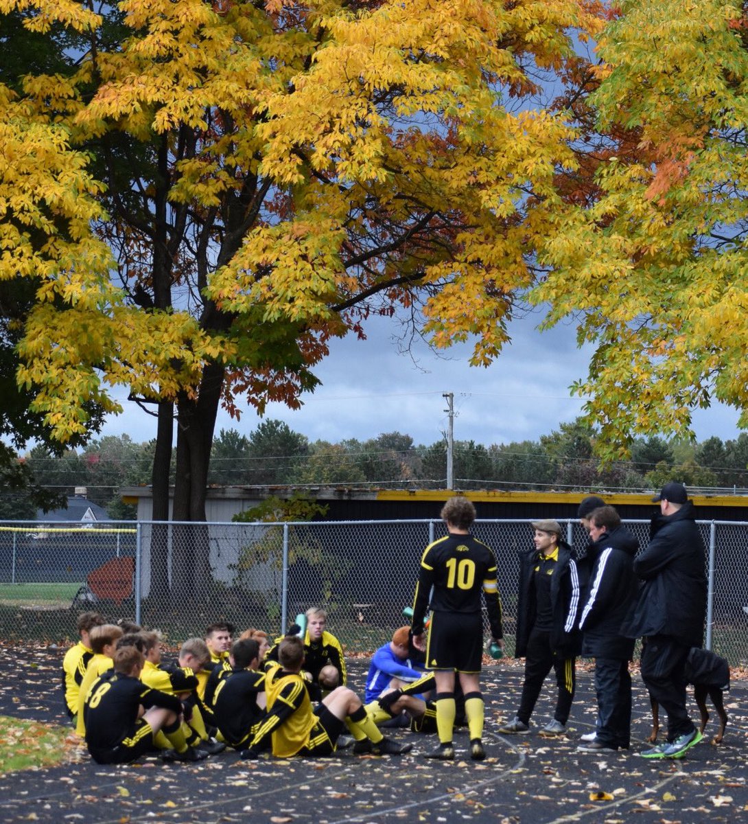 LuthNorth's tweet photo. 🏆DISTRICT CHAMPS‼️ 3️⃣rd year in a row!!

🐴 Mustang soccer beat Imlay City 3-2 in a hard fought game that was a nail biter to the very last few seconds. 👏 👏👏

⚽️ Mustangs begin their climb to defend their regional championship Tuesday 10/22 at Atwood Stadium. 

#GoMustangs🏆 https://t.co/zB5mp6steI