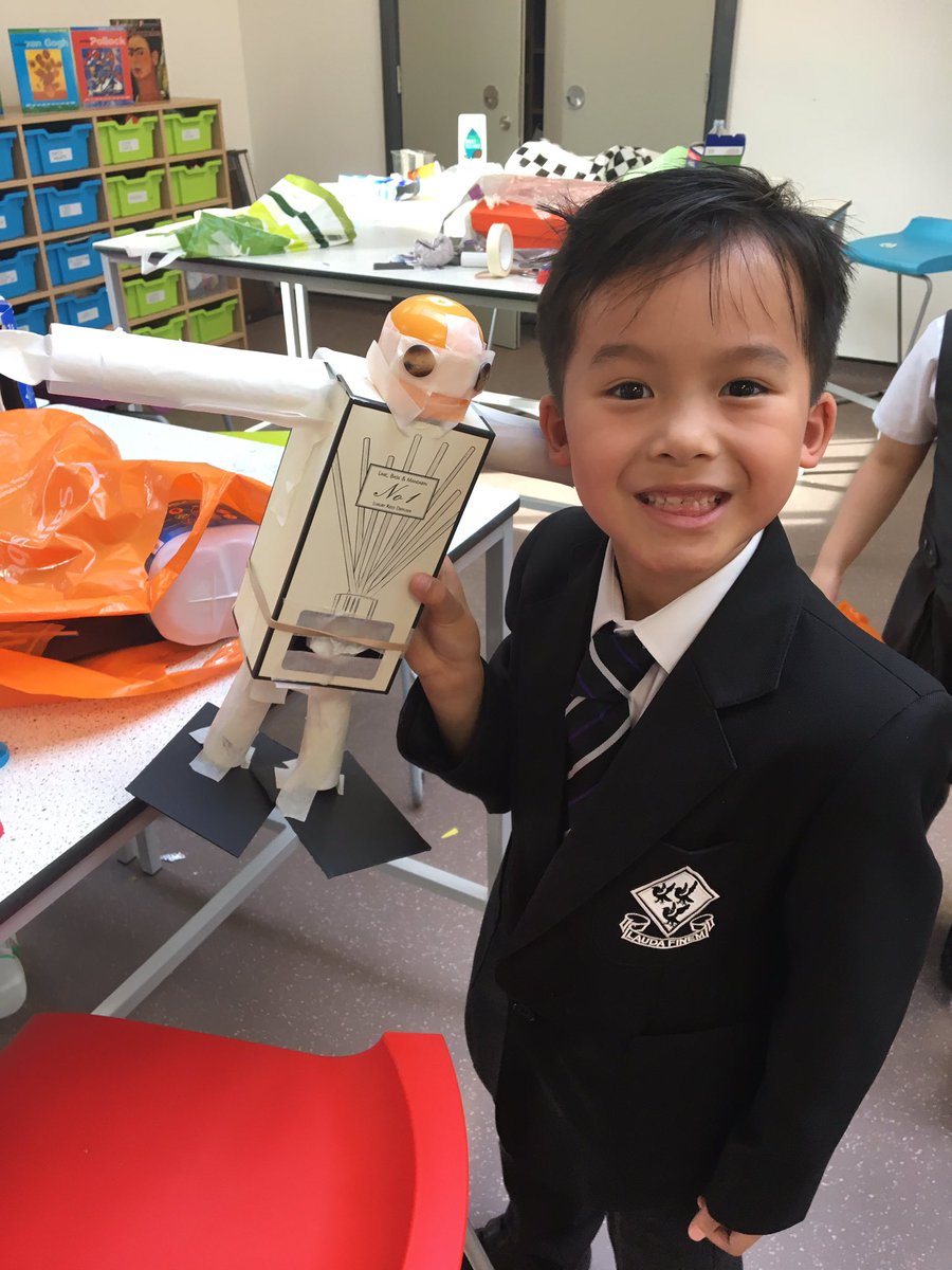 NottsHighIJS's tweet image. 3M have been creating recycled robots 🤖 of the future to help with jobs around the house #futureweek #somuchmore