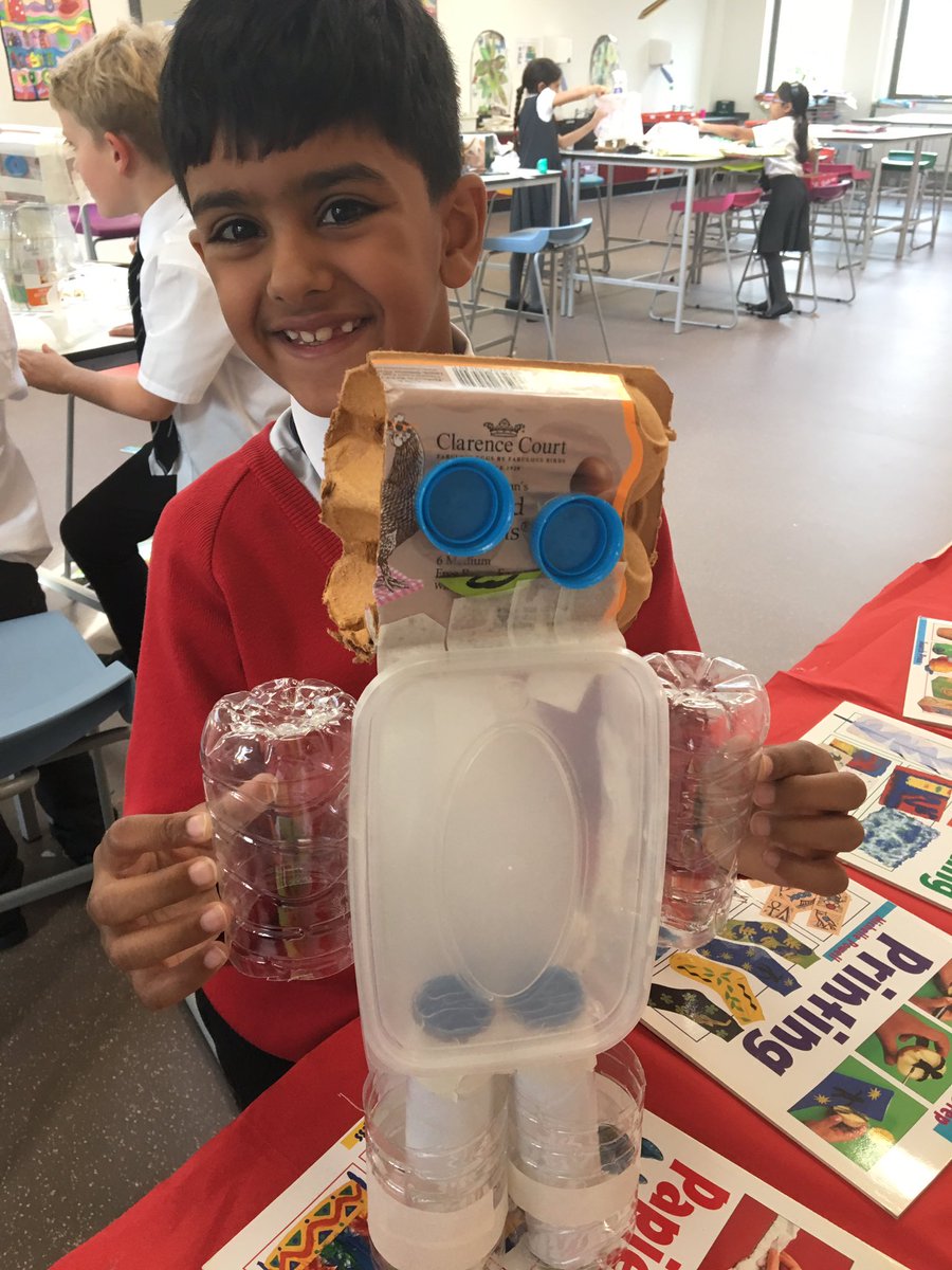 NottsHighIJS's tweet image. 3M have been creating recycled robots 🤖 of the future to help with jobs around the house #futureweek #somuchmore