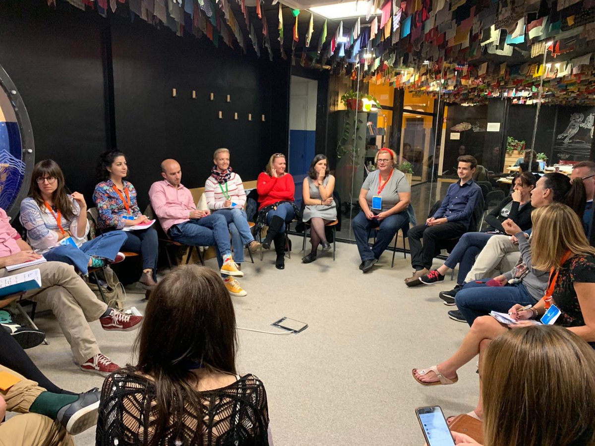 ¡Estamos realizando una presentación para “Towards Collaborative Practices 2019” de Eramus + y organizado por la Agencia Nacional y la Dirección General de Juventud! Aipc Pandora estamos acogiendo a 18 emprendedores sociales europeos que están aquí para intercambiar y conectar