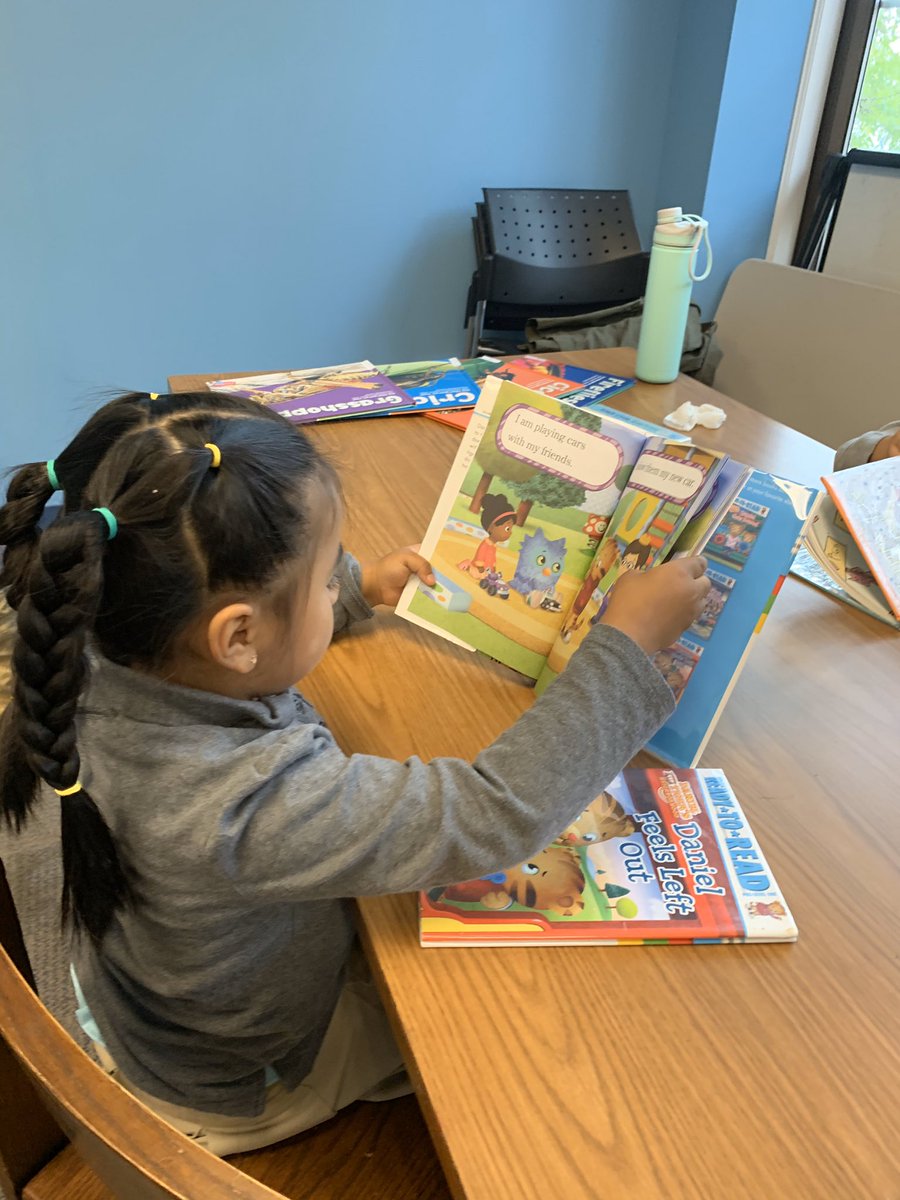 kimsw2871's tweet photo. We love visiting the library! @LBpublicschools @jmfeclc @LBPublicLibrary #literacy #buildinglifelonglearners https://t.co/nqCfhQQzQq