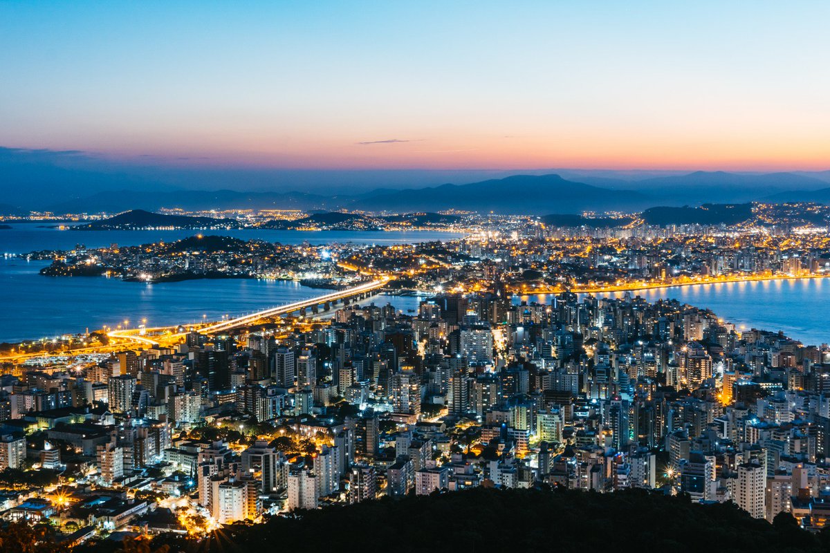 queropassagembr's tweet photo. Florianópolis: a cidade que conecta qualidade de vida e modernidade https://t.co/cswsacAwqL https://t.co/58dK8tYO4G