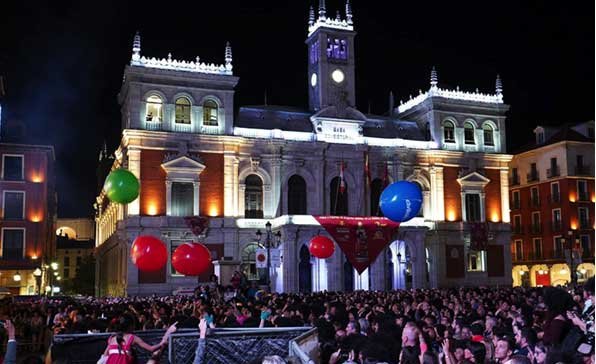 IkeyBarcelona's tweet photo. #IkeyGroup, a través de la empresa del Grupo Comunitac gestionamos los patrocinios de los conciertos de las fiestas de Valladolid. https://t.co/Ytd2j4Harm 
#Patrocinios #Valladolid #FiestasdeSanLorenzo https://t.co/90LzB9DKXL