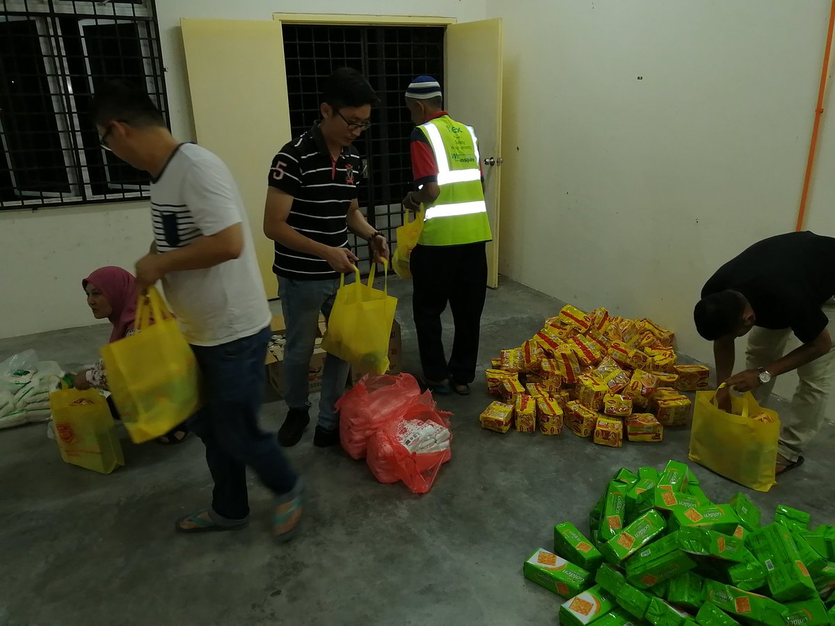 HoYewKuan1's tweet photo. Siap sedia Barangan Dapur untuk "PROGRAM SUMBANGAN HAMPER SEMPENA DEEPAVALI 2019" Pada ahad ini , dianjur oleh PERSATUAN KEBAJIKAN AKTIF PULAU PINANG (PKAPP)

#KekalTenang
#MajuBersama
#Teruskerja
#PKAPP https://t.co/QYR7IIWY0j