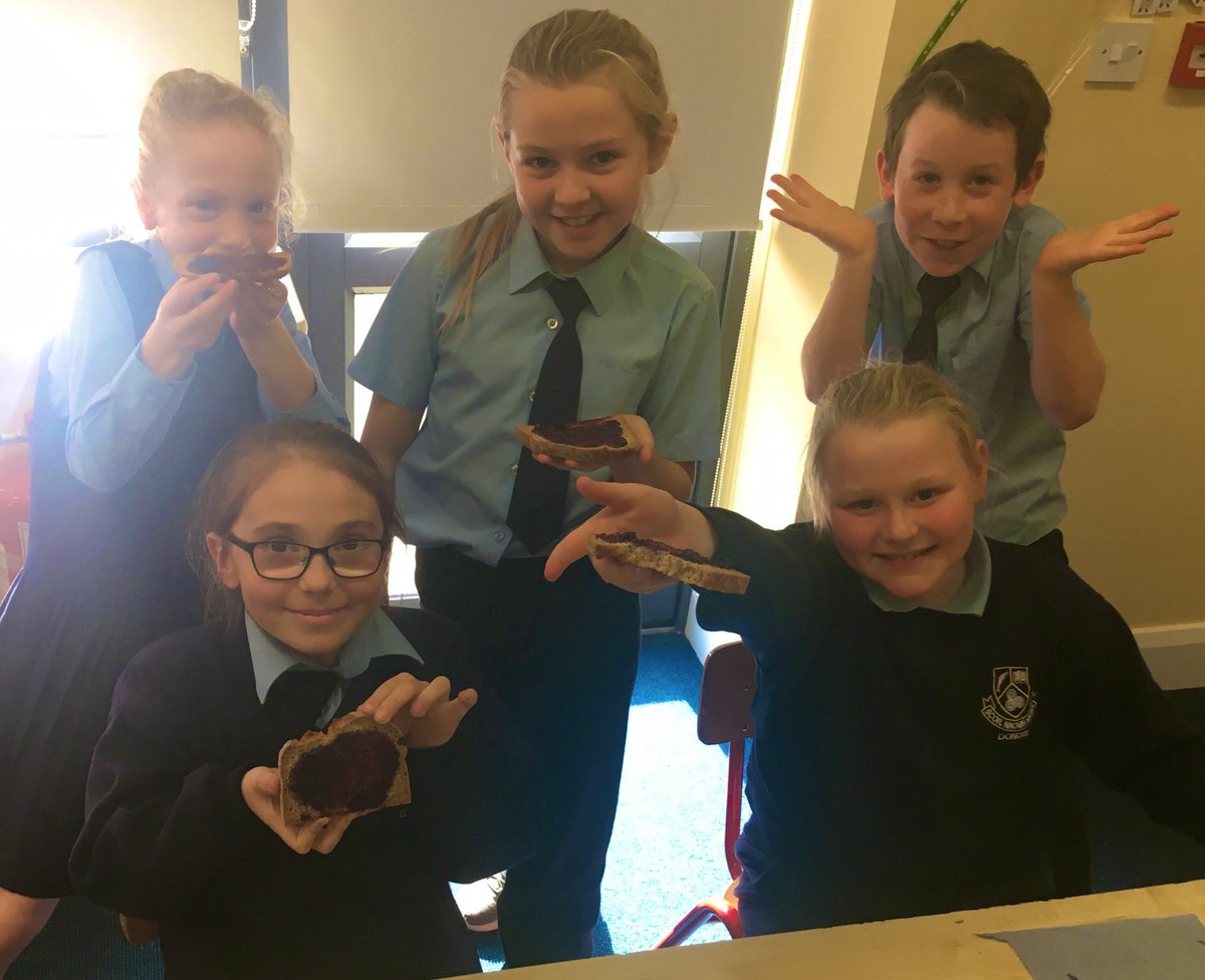 DonoreNS's tweet photo. 3rd class had a great afternoon learning how to make blackberry jam, eating brown bread and their own produce. Each child went home with a jar for some bread & jam this evening. #simplethings #Autumn #jamselfie https://t.co/xwgL1QlVYd