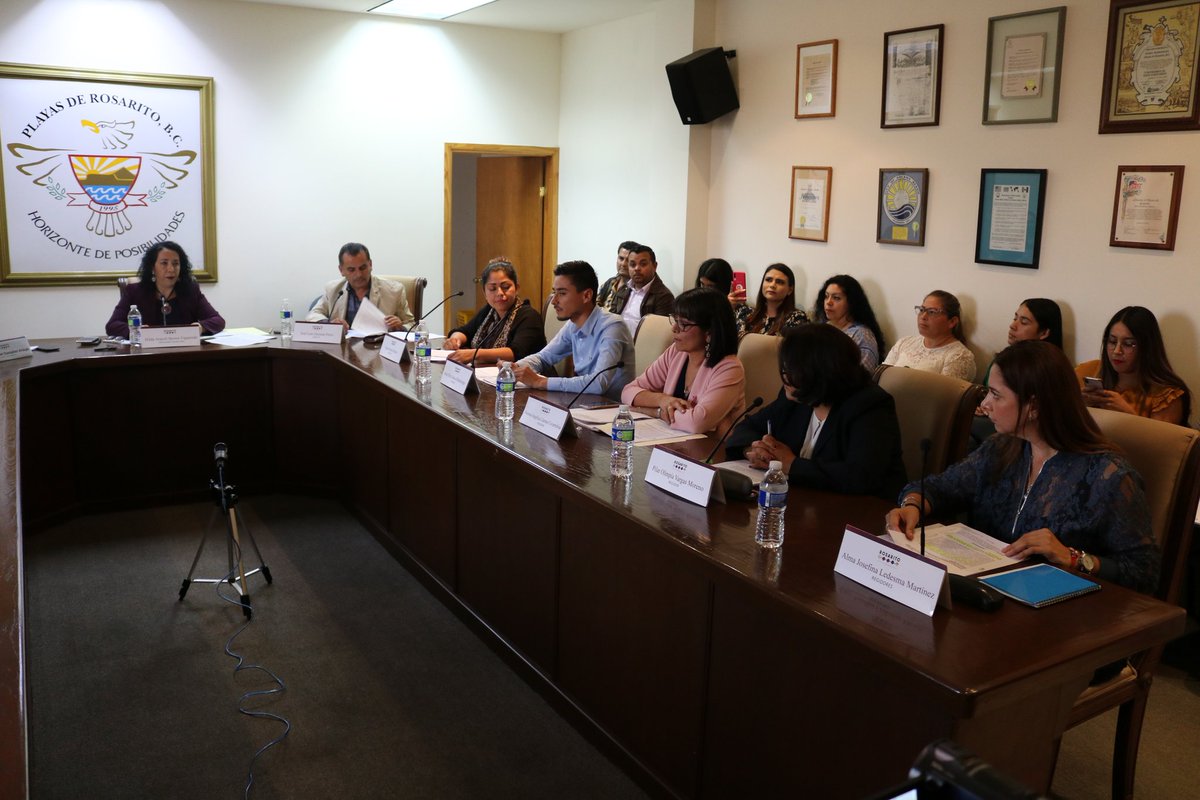 Aprueba cabildo de #Rosarito pasar tema del Transporte al Estado con lo que se busca otorgar mayor seguridad a los usuarios y erradicar los temas de corrupción dentro del gremio.El Gobierno Estatal entrante, tiene el compromiso de dignificar el transporte en la ciudad.